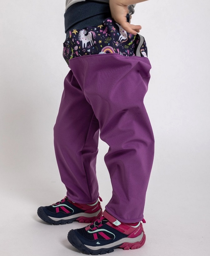 ☘️ Holčičí SOFTSHELLOVÉ KALHOTY Unuo s fleecem jednorožci fialové vel. 92/98